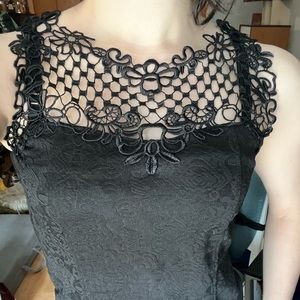 NWOT Melanie Lyne sleeveless blouse with floral lace detail
